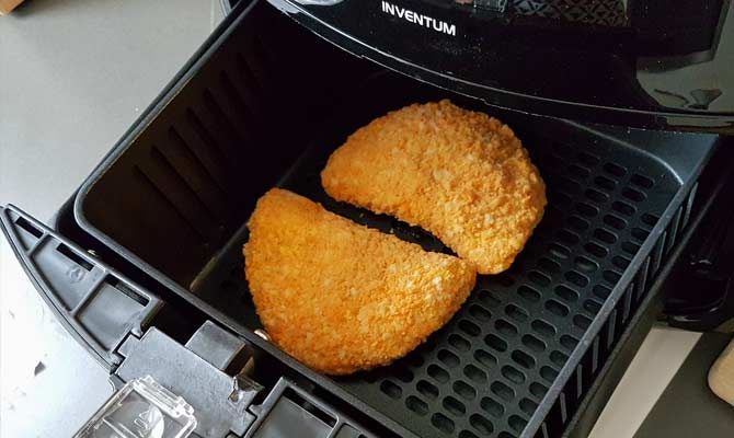 twee-kipsate-schnitzels-in-inventum-airfryer