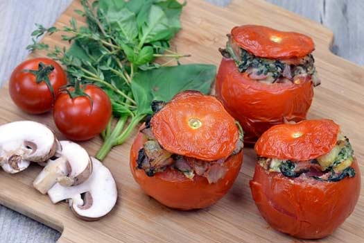 Gevulde-tomaten-met-spinazie-en-gerookte-ham