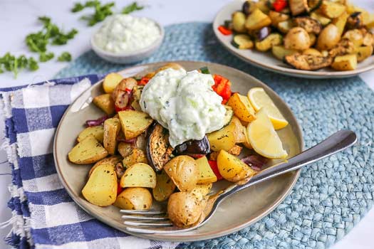 Griekse-schotel-met-paprika-aardappeltjes-courgette