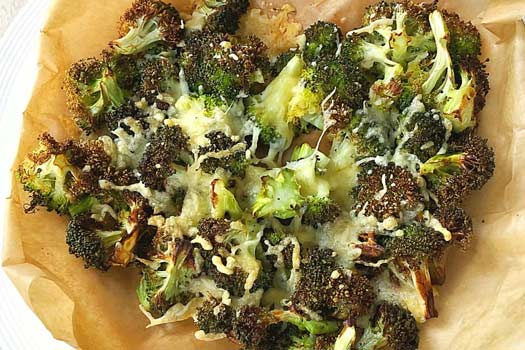 Knapperige-Broccoli-met-Geraspte-Kaas-uit-de-airfryer