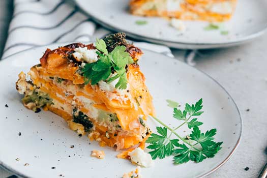 Zoete-aardappelschotel-met-broccoli-en-zalm-airfryer