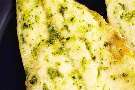 Gegrilde-Witvisfilets-met-een-Saus-van-Pesto