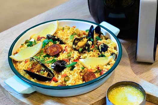 Paella-met-Mosselen,-Gemengde-Zeevruchten-en-Garnalen-airfryer