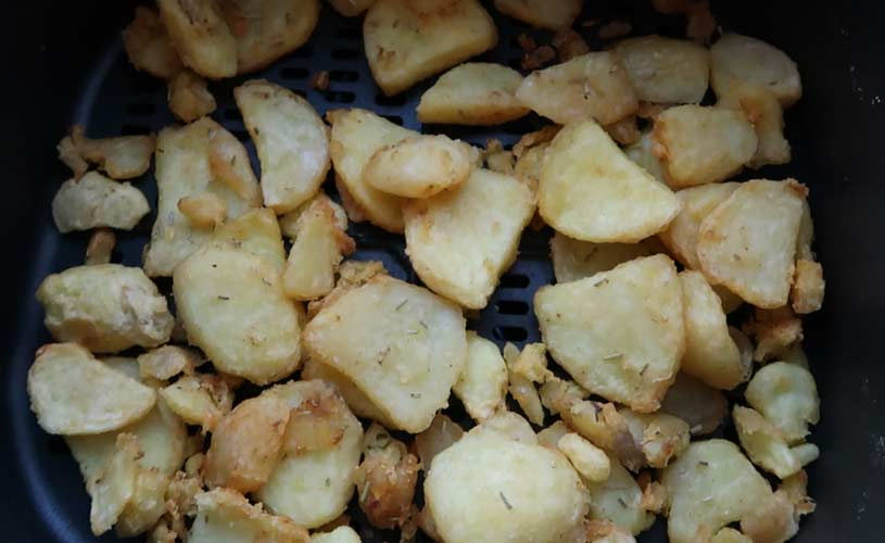 super-krokante-gebakken-aardappels-uit-de-airfryer
