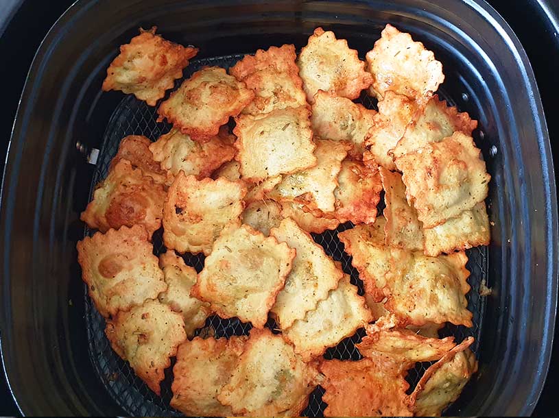 krokante-pasta-chips-uit-de-airfryer-ravioli