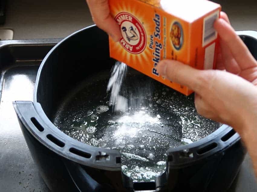 airfryer-schoonmaken-baking-soda-bakpoeder-azijn