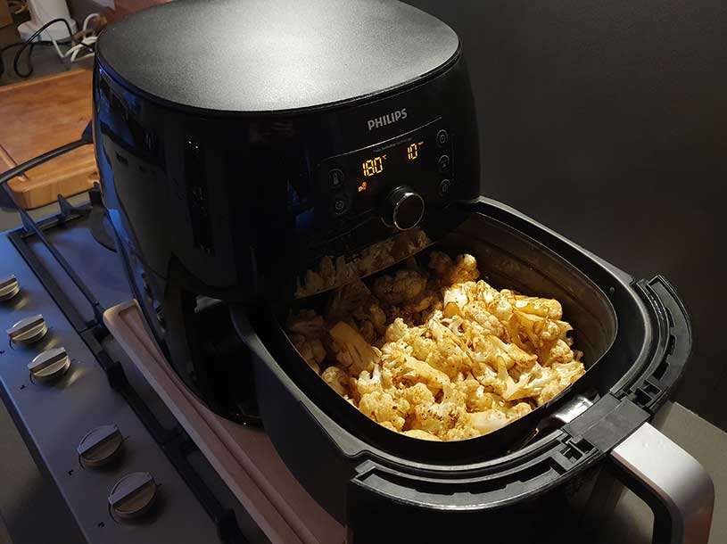philips-airfryer-xxl-met-bloemkool-in-de-mand