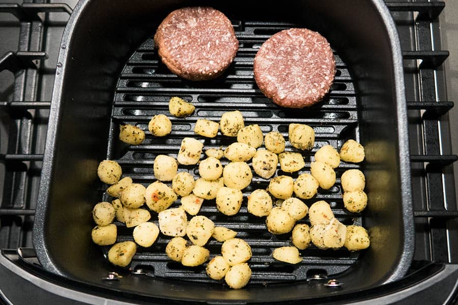 krieltjes-en-hamburgers-grillen-in-tefal-fw2018