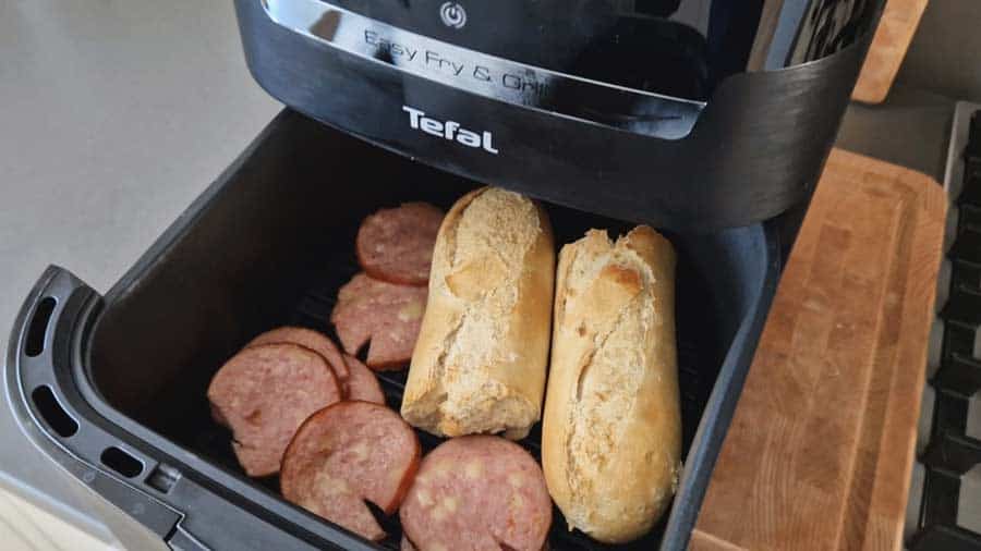 Tefal-EY5058-airfryer-stokbrood-grillworst