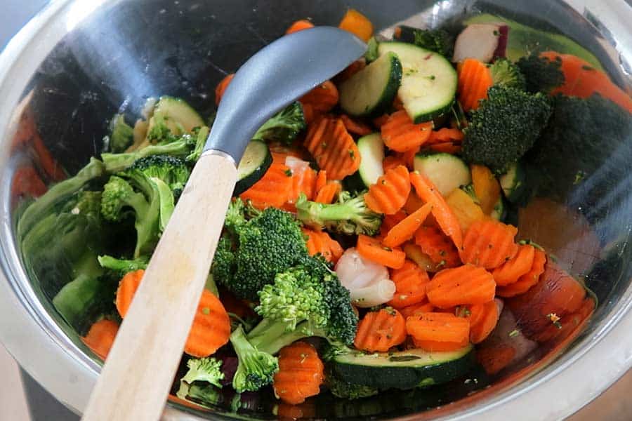 broccoli-mengen-met-groenten-airfryer