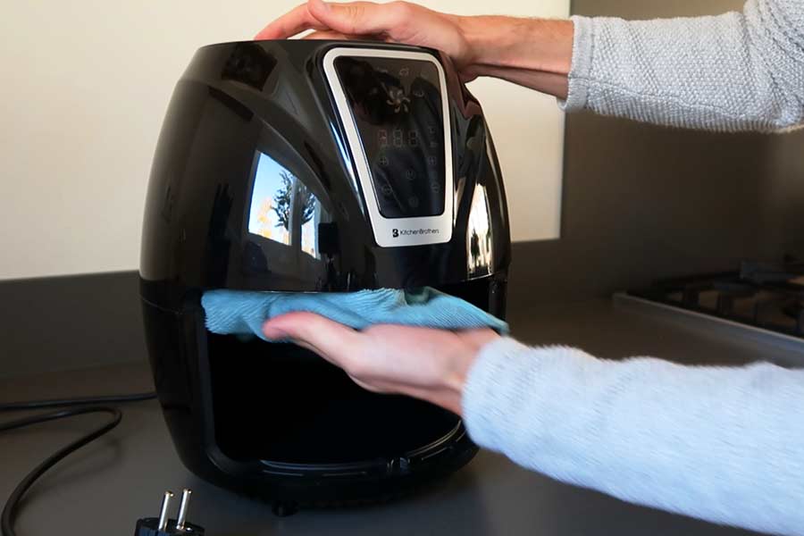 kitchen-brothers-airfryer-binnenkant-schoonmaken