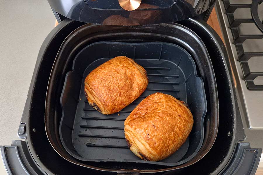 chocolade-croissant-airfryer-siliconen-bakje